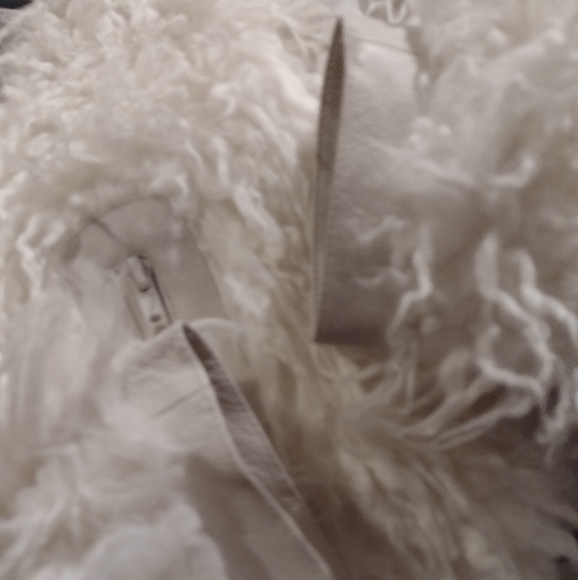 Ivory Faux Fur/Leather Aldo Bomber jacket Medium - Picture 5 of 5